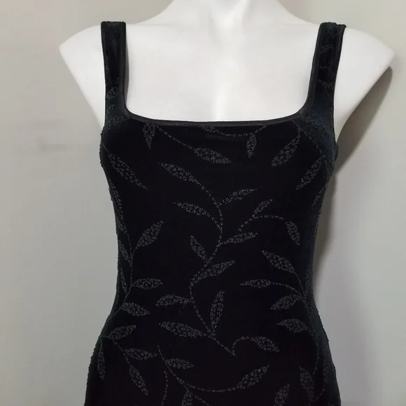 Sz S (fits 2-4 or a curvy 0) 90s Vintage Cache Black Velour Gown w/ Floral Beads - Picture 8 of 8